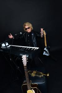 17572222-rock-artist-cari-cartmill-200x300.jpeg